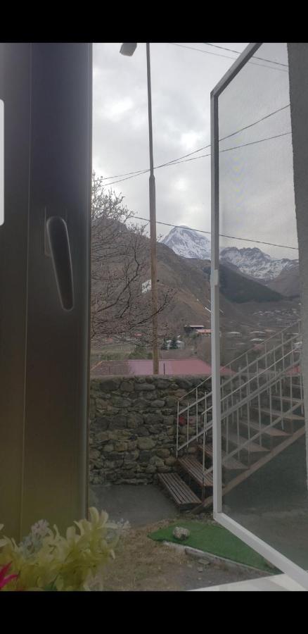 Guest House Dodo Kazbegi Exterior foto